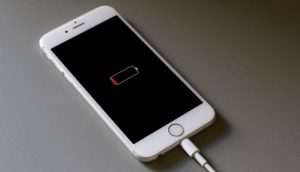 porque iphone descarrega rápido
